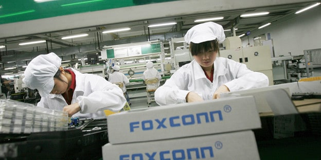 After expansion, Foxconn's factories producing Macbooks and iPads in Vietnam have a total investment capital of over $ 2 billion.